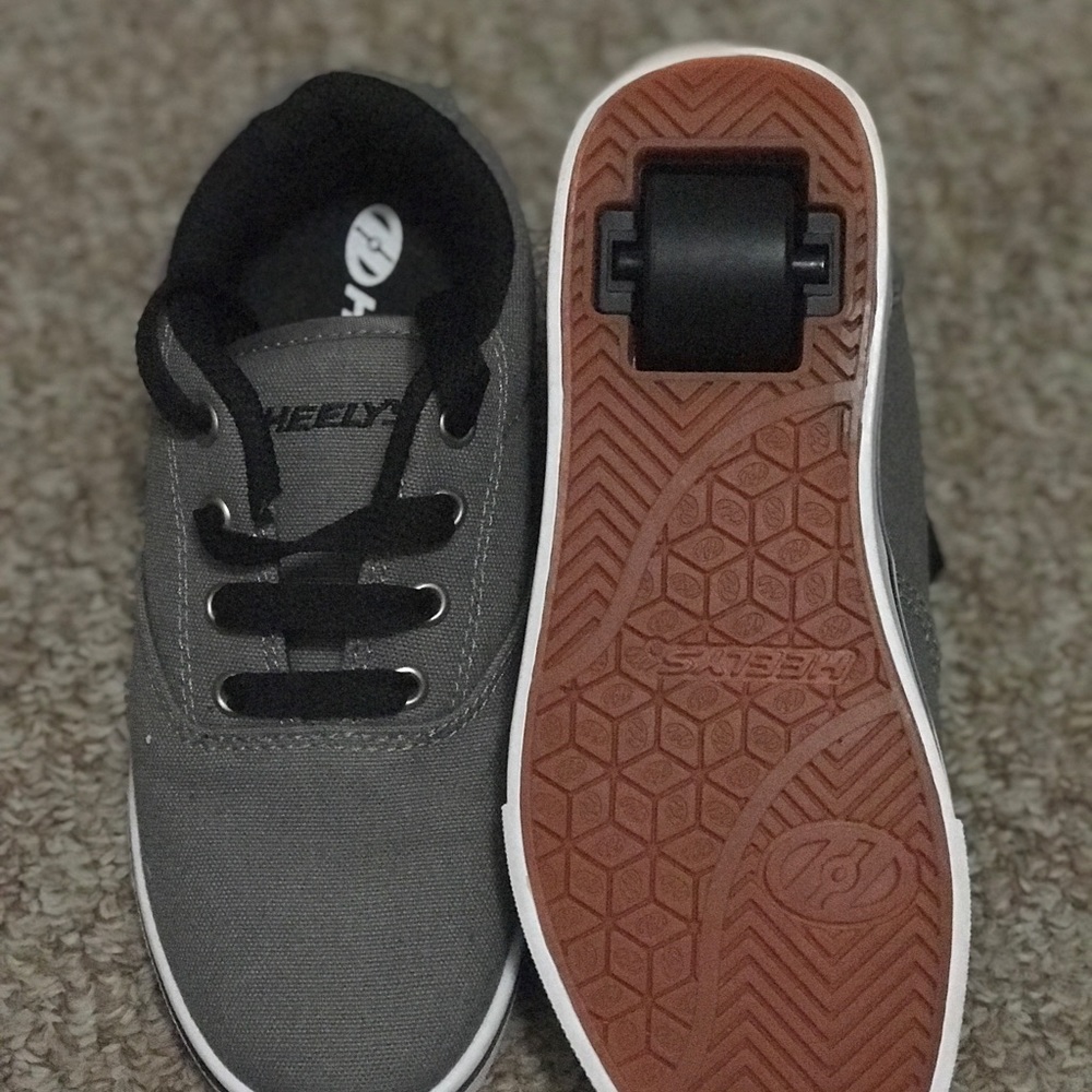 Boys Heelys skate shoes